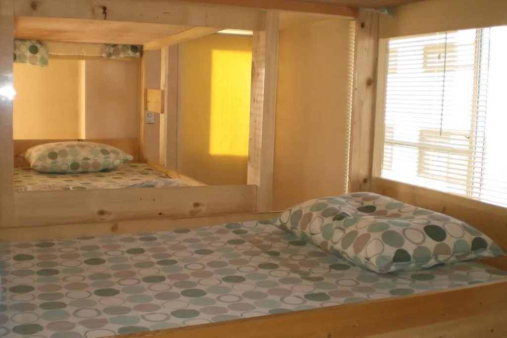 Central Osaka Bed And Breakfast Hostel